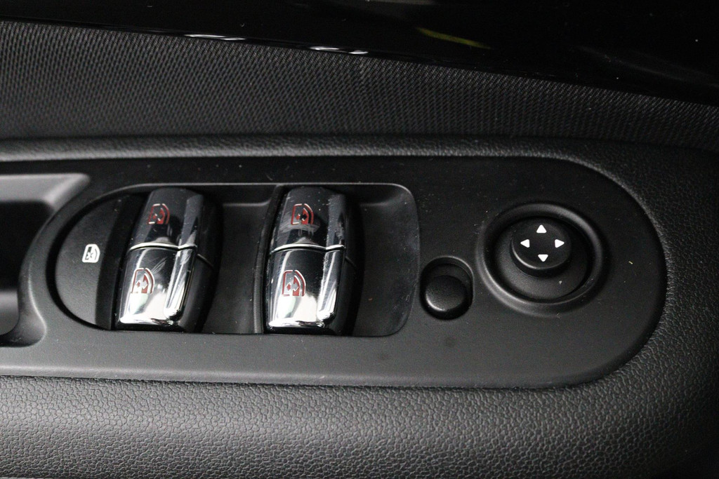 MINI Clubman 1.5 One Chili Automaat (NAVIGATIE, PARKEERSENSOREN, STOELV, CLIMATE CONTROL, GOED ONDERHOUDEN) 44165755-5.jpg | Autocentrum Brabant Breda