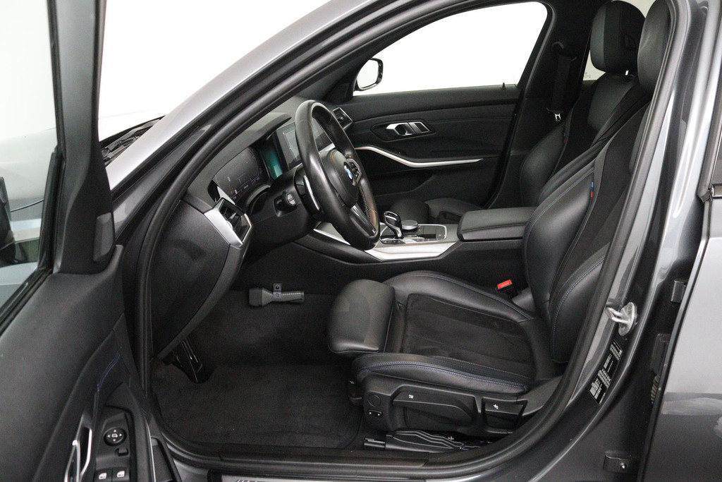 BMW 3 Serie 318i Business Edition (PANORAMADAK, PARKEERSENSOREN, STOELVERWARMING, NAVIGATIE, CAMERA, DEALER ONDERHOUDEN) 44648101-10.jpg | Autocentrum Brabant Breda