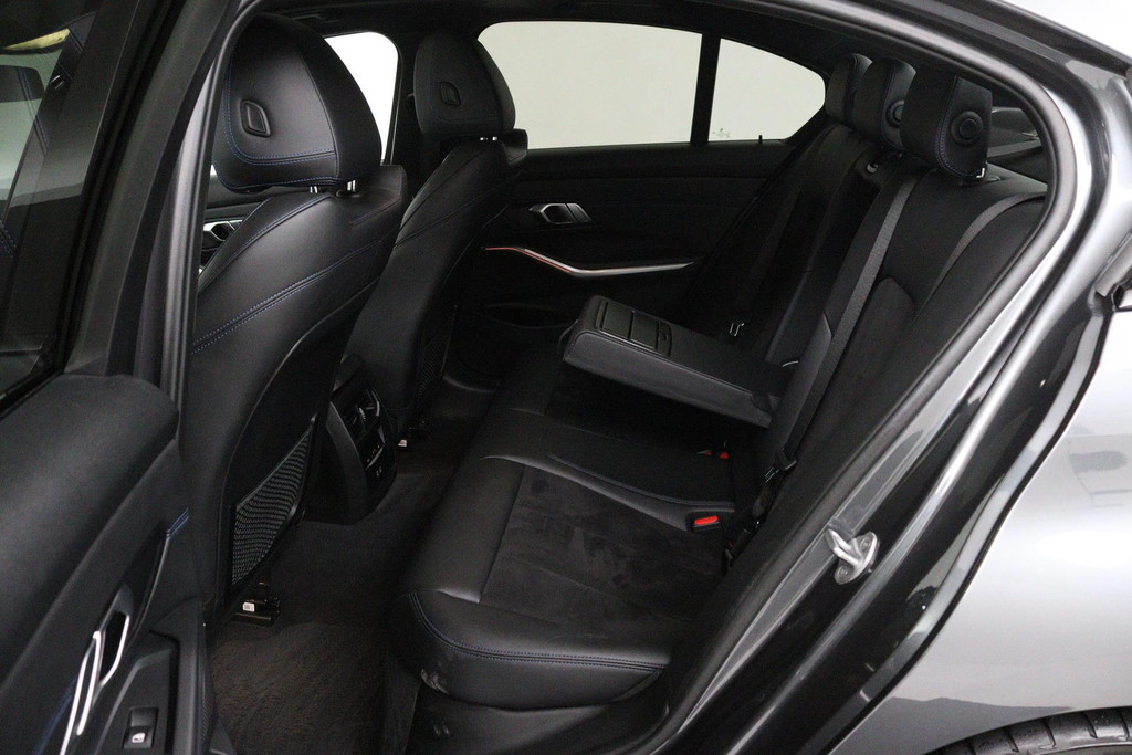 BMW 3 Serie 318i Business Edition (PANORAMADAK, PARKEERSENSOREN, STOELVERWARMING, NAVIGATIE, CAMERA, DEALER ONDERHOUDEN) 44648101-12.jpg | Autocentrum Brabant Breda