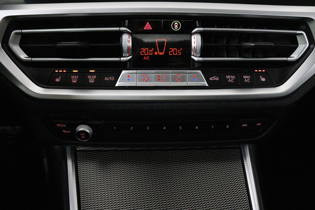 BMW 3 Serie 318i Business Edition (PANORAMADAK, PARKEERSENSOREN, STOELVERWARMING, NAVIGATIE, CAMERA, DEALER ONDERHOUDEN) 44648101-17.jpg | Autocentrum Brabant Breda