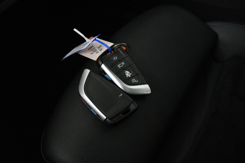 BMW 3 Serie 318i Business Edition (PANORAMADAK, PARKEERSENSOREN, STOELVERWARMING, NAVIGATIE, CAMERA, DEALER ONDERHOUDEN) 44648101-21.jpg | Autocentrum Brabant Breda