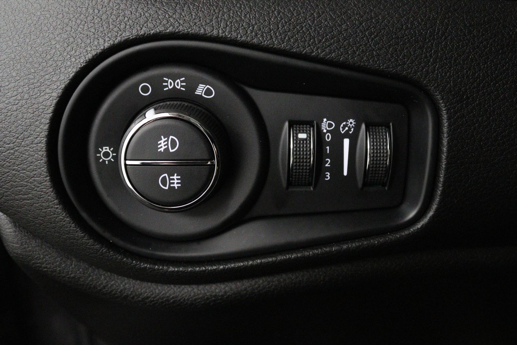 44710728-6.jpg