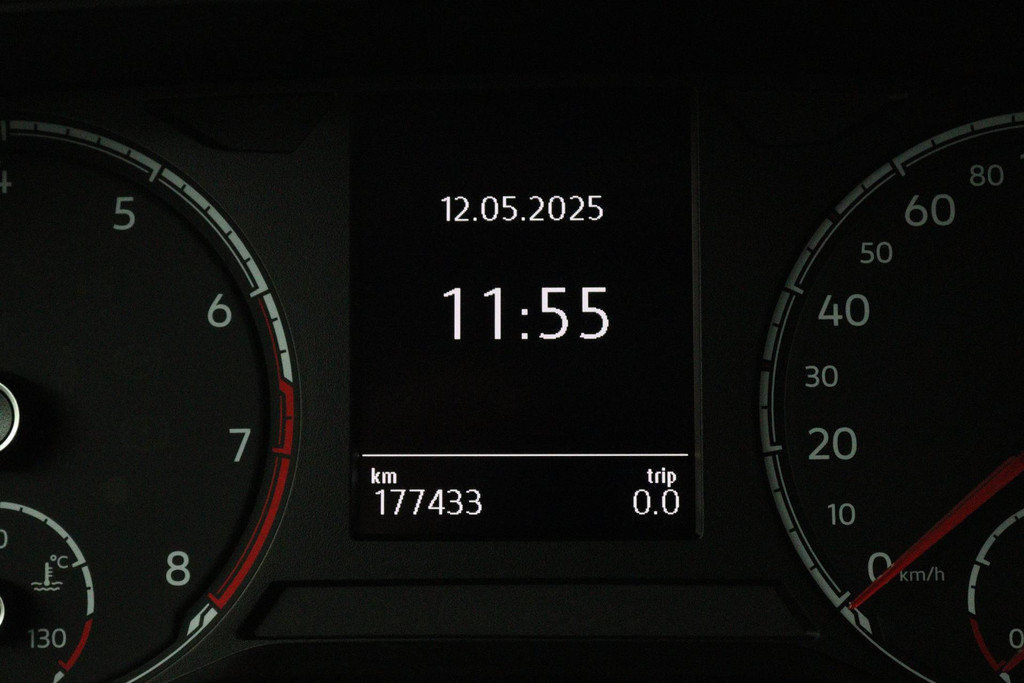 44918085-14.jpg