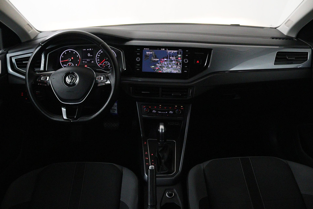 44918085-3.jpg