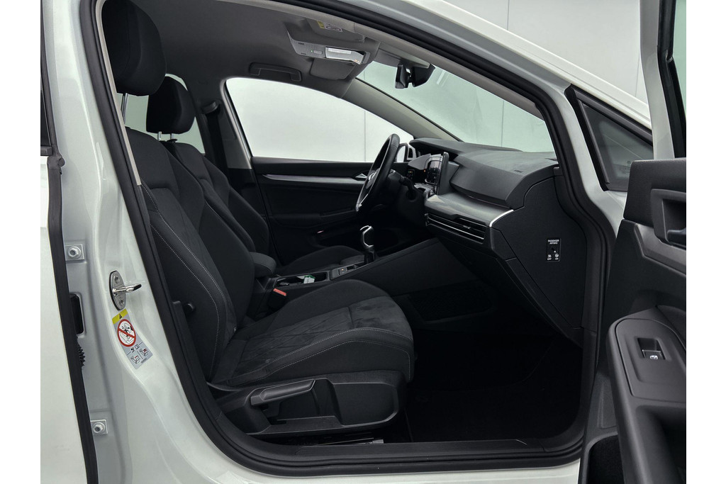 Volkswagen GOLF Variant 1.0 TSI Life Business (NAVIGATIE, STOEL-/STUURVERWARMING, CAMERA, MASSAGESTOELEN, 1e EIGENAAR) 45590922-17.jpg | Autocentrum Brabant Breda