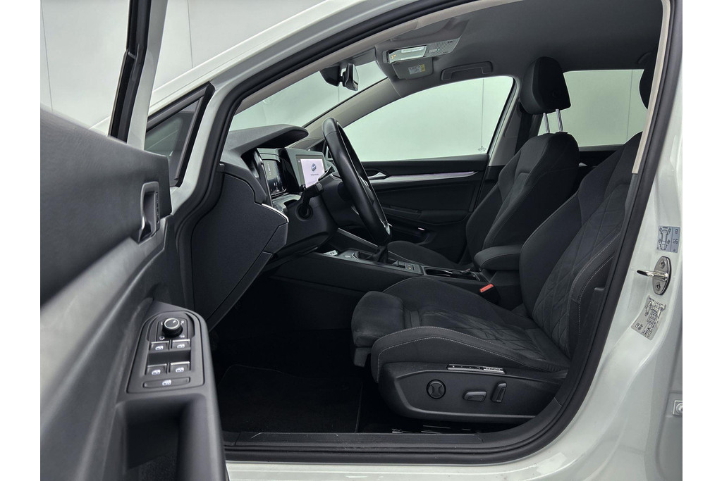 Volkswagen GOLF Variant 1.0 TSI Life Business (NAVIGATIE, STOEL-/STUURVERWARMING, CAMERA, MASSAGESTOELEN, 1e EIGENAAR) 45590922-5.jpg | Autocentrum Brabant Breda