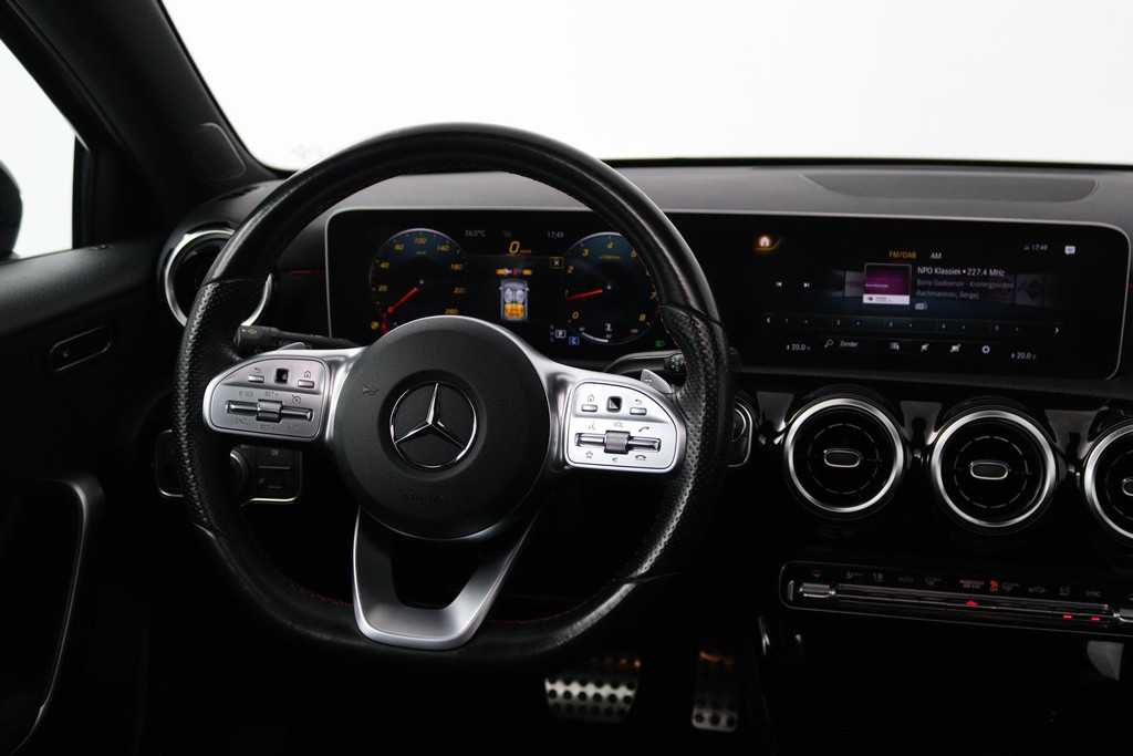 45880118-3.jpg