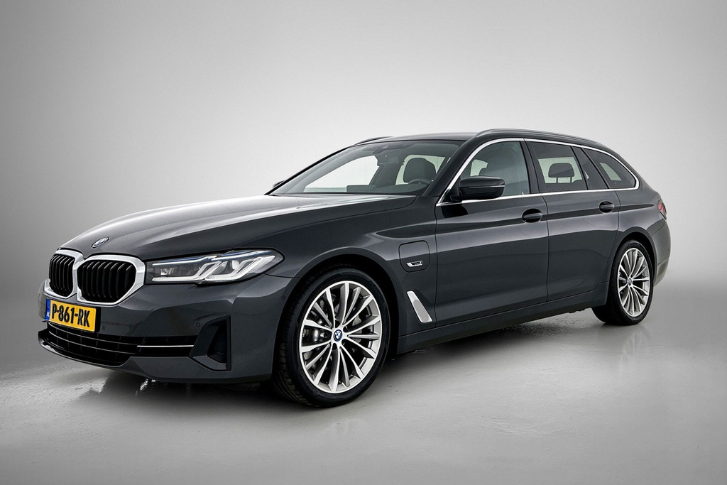 BMW 5 Serie Touring 520e Business Edition Plus (TREKHAAK ELETK. WEGKLAPBAAR, DEALER ONDERHOUDER, ELEKT. STOELEN, SFEERVERLICHTING) 46155801-0.jpg | Autocentrum Brabant Breda