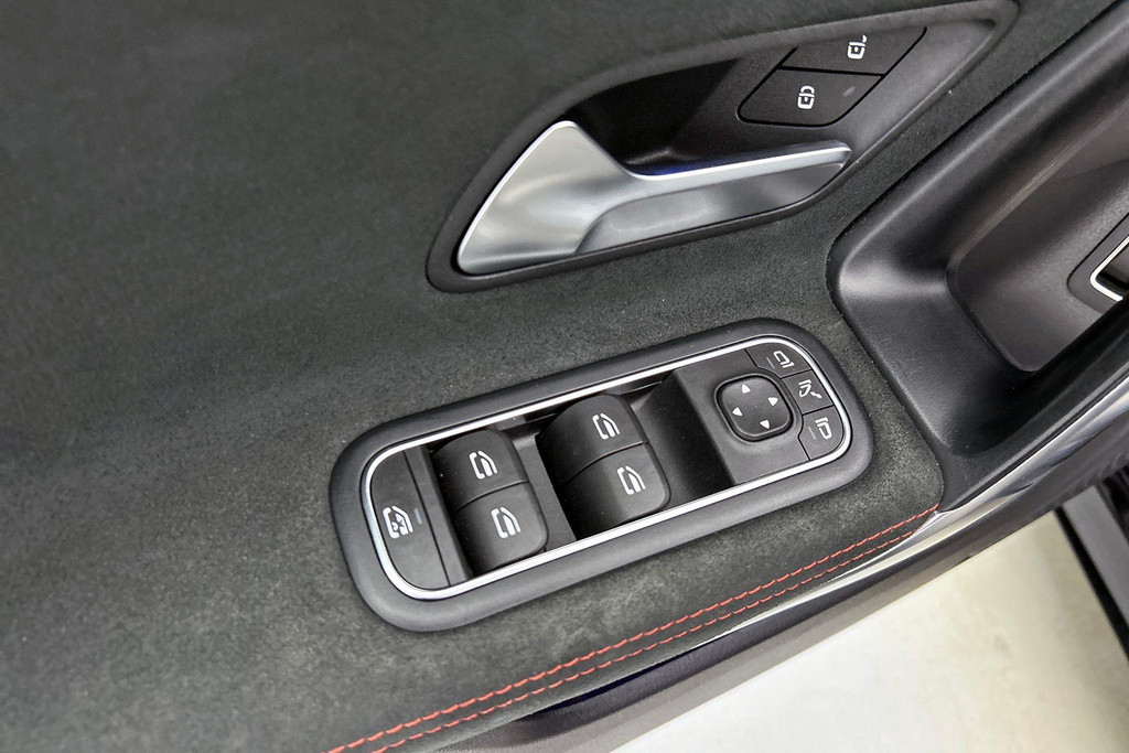 Mercedes-Benz CLA-Klasse 200 Premium Plus AMG-Line(Dealer OndH, Sfeer-Verlichting, Navi, StoelV, Cruise Control, Climate Con, Etc) 46477218-18.jpg | Autocentrum Brabant Breda