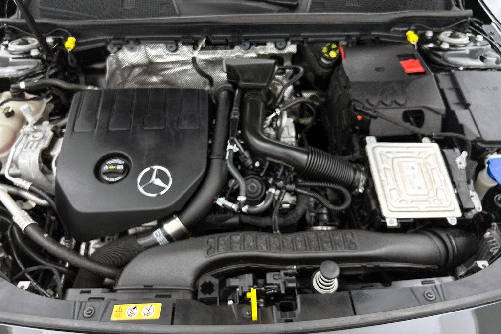 Mercedes-Benz CLA-Klasse 200 Premium Plus AMG-Line(Dealer OndH, Sfeer-Verlichting, Navi, StoelV, Cruise Control, Climate Con, Etc) 46477218-19.jpg | Autocentrum Brabant Breda