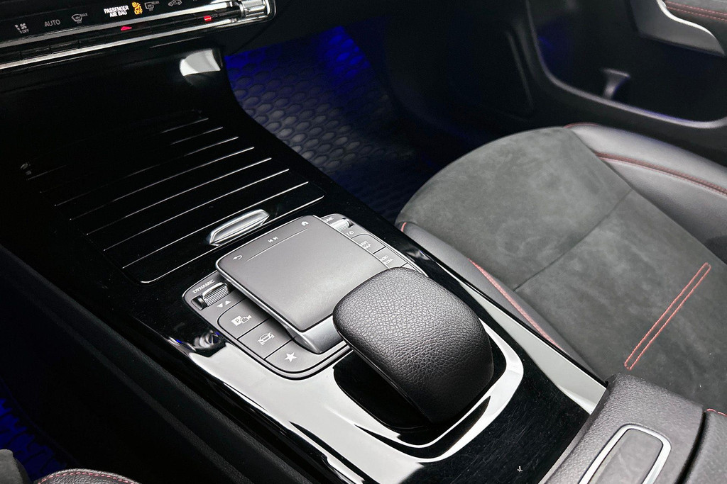 Mercedes-Benz CLA-Klasse 200 Premium Plus AMG-Line(Dealer OndH, Sfeer-Verlichting, Navi, StoelV, Cruise Control, Climate Con, Etc) 46477218-21.jpg | Autocentrum Brabant Breda