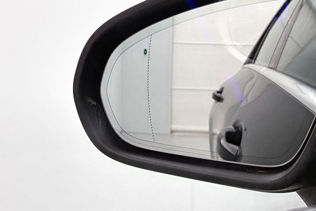 Mercedes-Benz CLA-Klasse 200 Premium Plus AMG-Line(Dealer OndH, Sfeer-Verlichting, Navi, StoelV, Cruise Control, Climate Con, Etc) 46477218-30.jpg | Autocentrum Brabant Breda