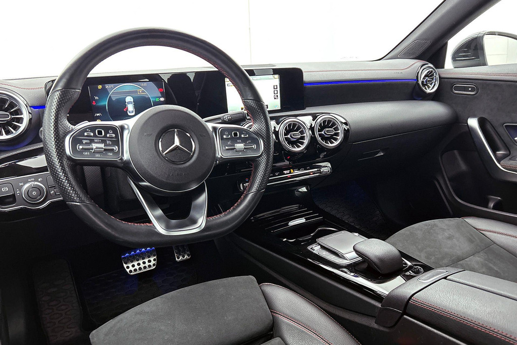 Mercedes-Benz CLA-Klasse 200 Premium Plus AMG-Line(Dealer OndH, Sfeer-Verlichting, Navi, StoelV, Cruise Control, Climate Con, Etc) 46477218-33.jpg | Autocentrum Brabant Breda