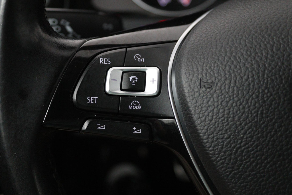 Volkswagen Golf 1.4 TSI Business Edition R Connected (NAVIGATIE, PARKEERSENSOREN, STOELVERWARMING, LED) 46477465-11.jpg | Autocentrum Brabant Breda