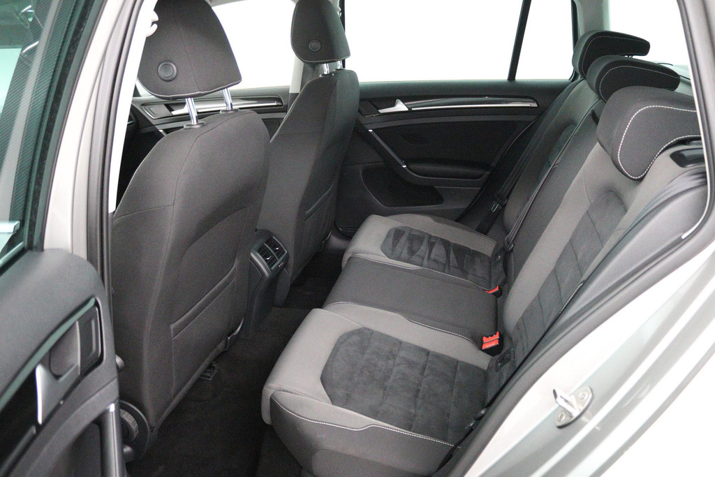 Volkswagen Golf 1.4 TSI Business Edition R Connected (NAVIGATIE, PARKEERSENSOREN, STOELVERWARMING, LED) 46477465-13.jpg | Autocentrum Brabant Breda