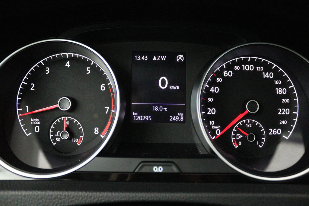 Volkswagen Golf 1.4 TSI Business Edition R Connected (NAVIGATIE, PARKEERSENSOREN, STOELVERWARMING, LED) 46477465-15.jpg | Autocentrum Brabant Breda