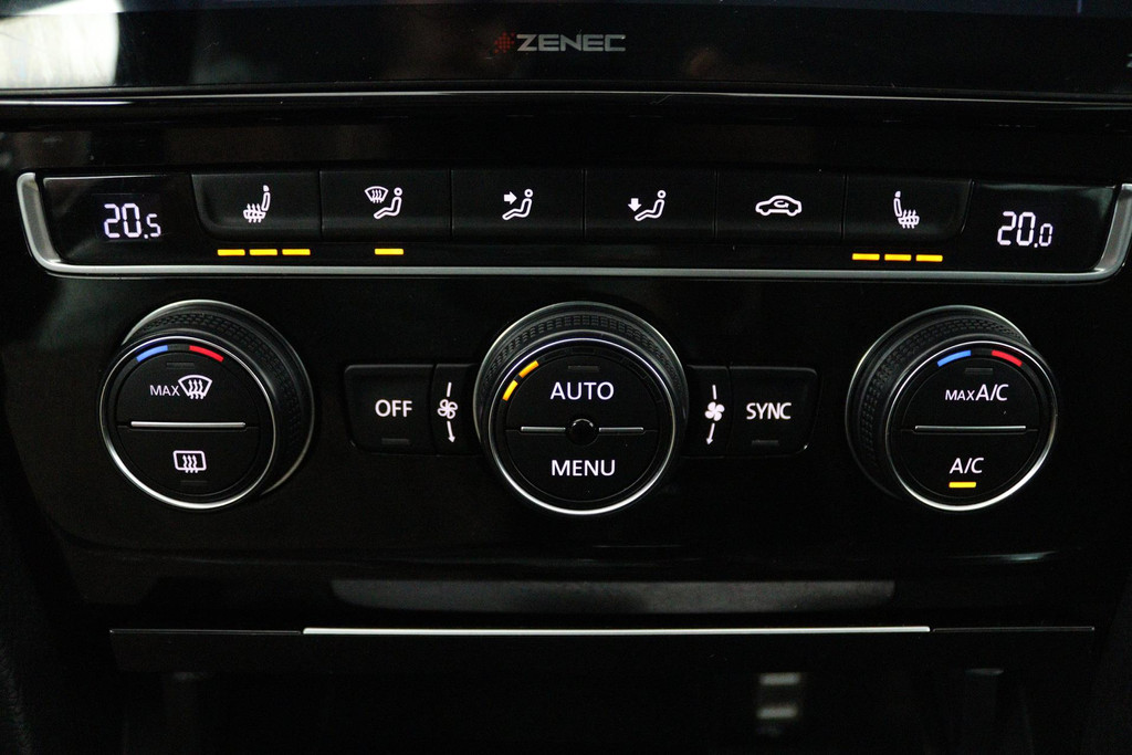 Volkswagen Golf 1.4 TSI Business Edition R Connected (NAVIGATIE, PARKEERSENSOREN, STOELVERWARMING, LED) 46477465-17.jpg | Autocentrum Brabant Breda