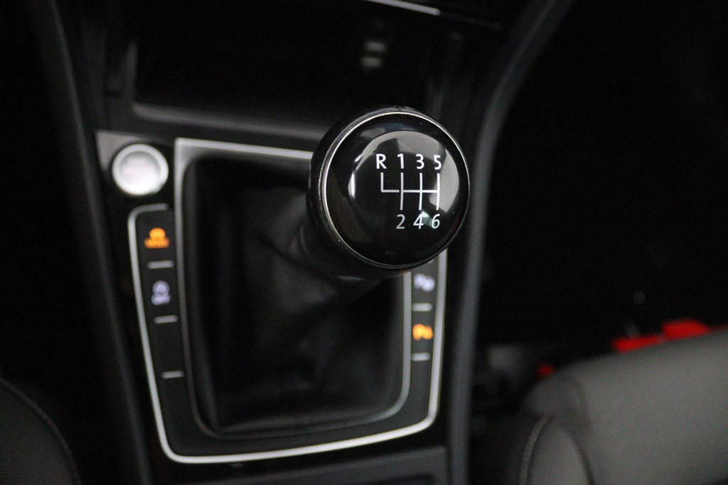 Volkswagen Golf 1.4 TSI Business Edition R Connected (NAVIGATIE, PARKEERSENSOREN, STOELVERWARMING, LED) 46477465-18.jpg | Autocentrum Brabant Breda