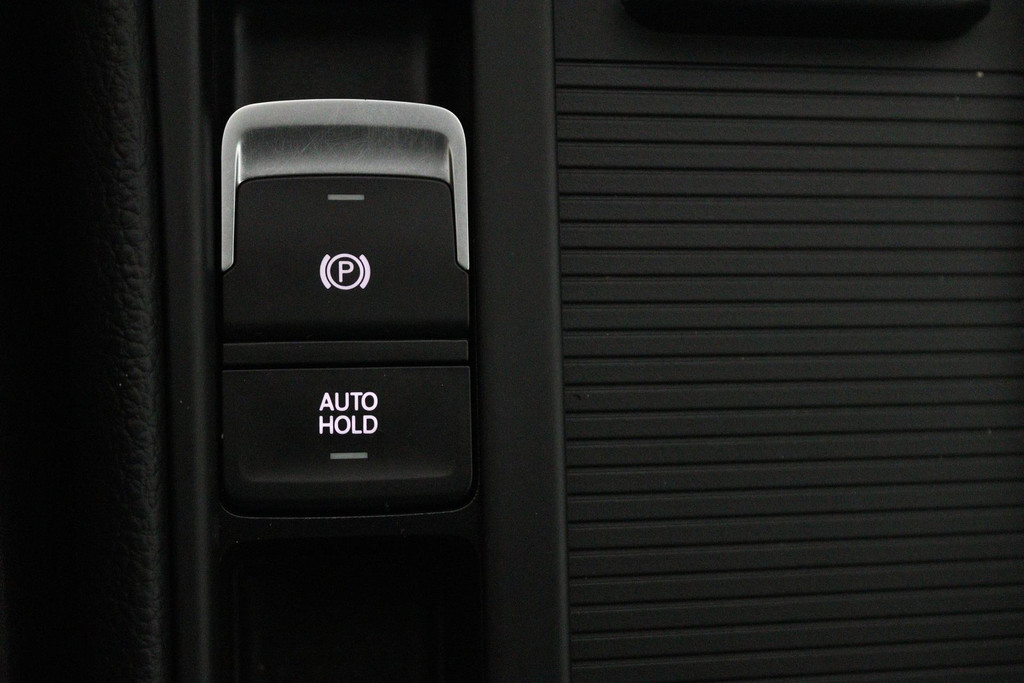 Volkswagen Golf 1.4 TSI Business Edition R Connected (NAVIGATIE, PARKEERSENSOREN, STOELVERWARMING, LED) 46477465-22.jpg | Autocentrum Brabant Breda