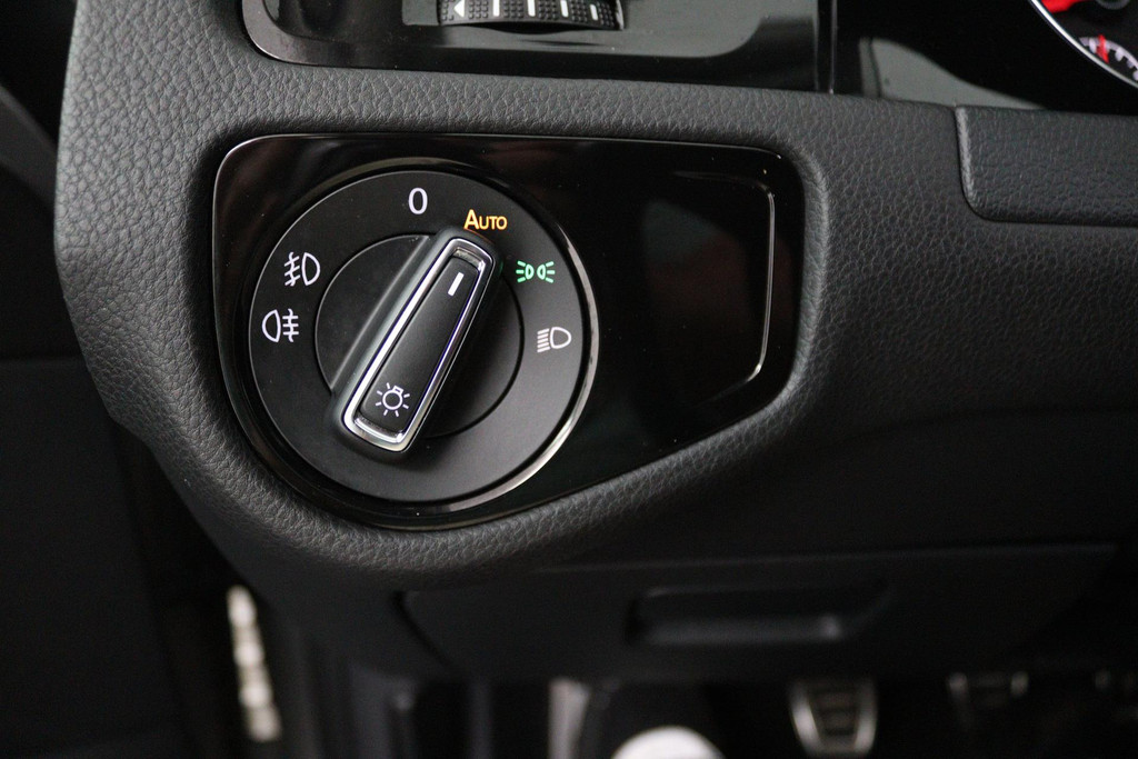 Volkswagen Golf 1.4 TSI Business Edition R Connected (NAVIGATIE, PARKEERSENSOREN, STOELVERWARMING, LED) 46477465-9.jpg | Autocentrum Brabant Breda