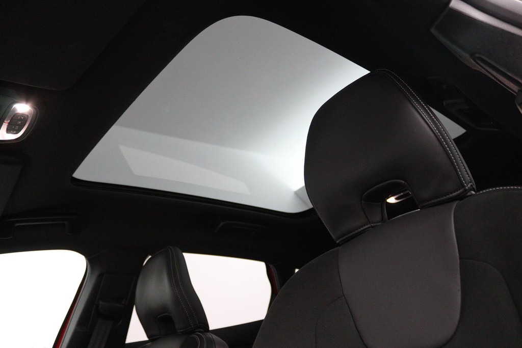 Volvo V40 1.5 T3 Polar+ Sport (PANORAMADAK, CAMERA, NAVIGATIE, STOELVERWARMING, PARKEERSENSOREN, CRUISE CONTROL, NL-AUTO) 46587854-13.jpg | Autocentrum Brabant Breda