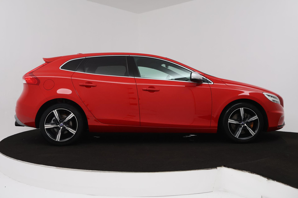 Volvo V40 1.5 T3 Polar+ Sport (PANORAMADAK, CAMERA, NAVIGATIE, STOELVERWARMING, PARKEERSENSOREN, CRUISE CONTROL, NL-AUTO) 46587854-15.jpg | Autocentrum Brabant Breda