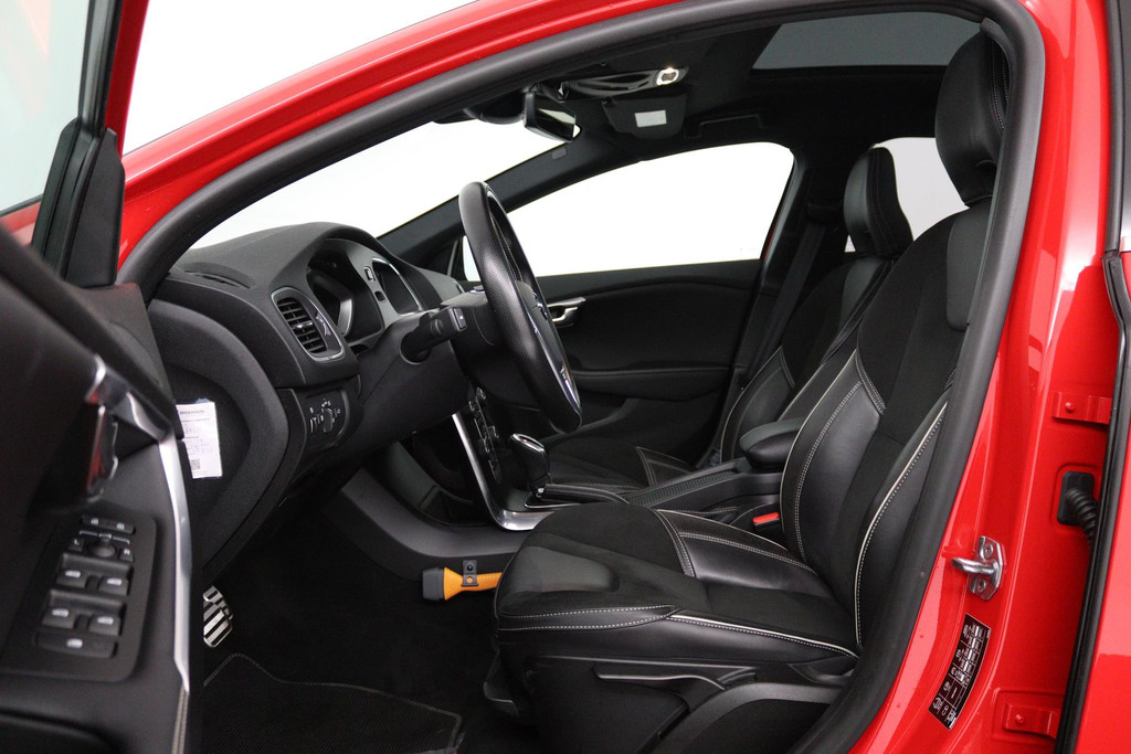 Volvo V40 1.5 T3 Polar+ Sport (PANORAMADAK, CAMERA, NAVIGATIE, STOELVERWARMING, PARKEERSENSOREN, CRUISE CONTROL, NL-AUTO) 46587854-17.jpg | Autocentrum Brabant Breda