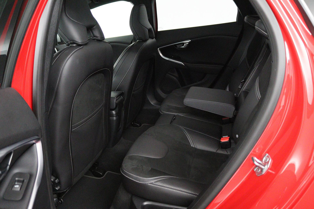 Volvo V40 1.5 T3 Polar+ Sport (PANORAMADAK, CAMERA, NAVIGATIE, STOELVERWARMING, PARKEERSENSOREN, CRUISE CONTROL, NL-AUTO) 46587854-18.jpg | Autocentrum Brabant Breda