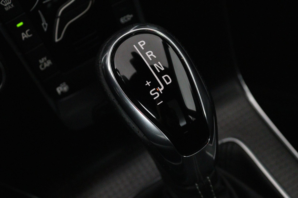 Volvo V40 1.5 T3 Polar+ Sport (PANORAMADAK, CAMERA, NAVIGATIE, STOELVERWARMING, PARKEERSENSOREN, CRUISE CONTROL, NL-AUTO) 46587854-20.jpg | Autocentrum Brabant Breda