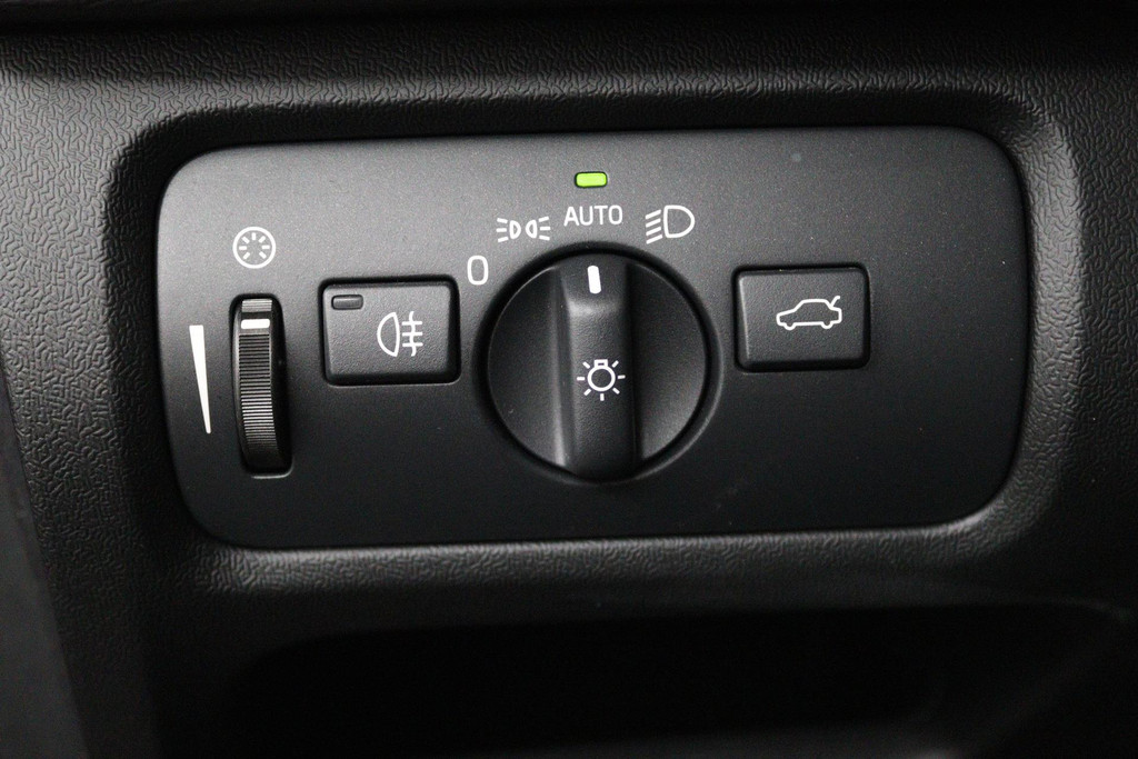 Volvo V40 1.5 T3 Polar+ Sport (PANORAMADAK, CAMERA, NAVIGATIE, STOELVERWARMING, PARKEERSENSOREN, CRUISE CONTROL, NL-AUTO) 46587854-23.jpg | Autocentrum Brabant Breda