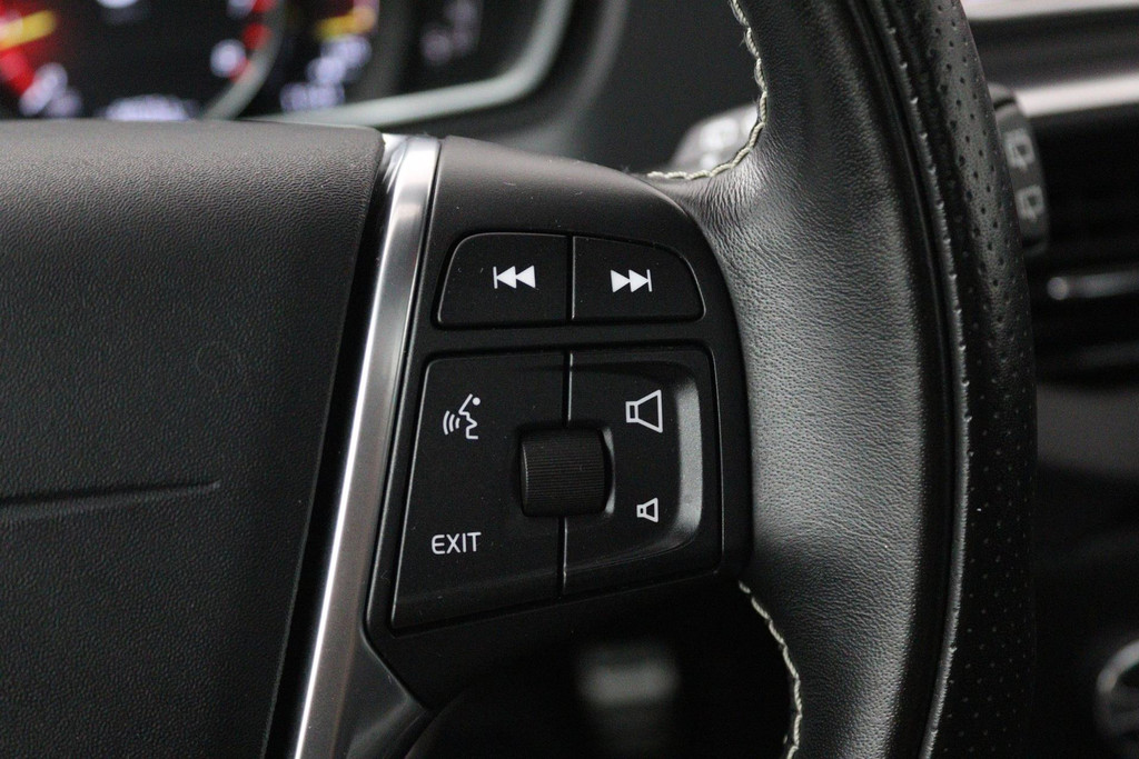 Volvo V40 1.5 T3 Polar+ Sport (PANORAMADAK, CAMERA, NAVIGATIE, STOELVERWARMING, PARKEERSENSOREN, CRUISE CONTROL, NL-AUTO) 46587854-6.jpg | Autocentrum Brabant Breda