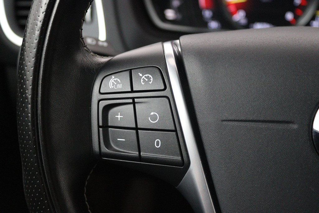 Volvo V40 1.5 T3 Polar+ Sport (PANORAMADAK, CAMERA, NAVIGATIE, STOELVERWARMING, PARKEERSENSOREN, CRUISE CONTROL, NL-AUTO) 46587854-9.jpg | Autocentrum Brabant Breda