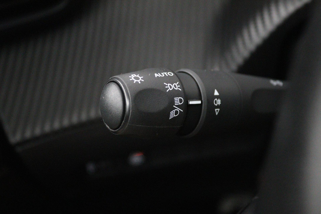 Peugeot 208 1.2 PureTech Blue Lease Active (PARKEERSENSOREN ACHTER, NAVIGATIE, BLUETOOTH, NL-AUTO, GOED ONDERHOUDEN) 46631550-17.jpg | Autocentrum Brabant Breda