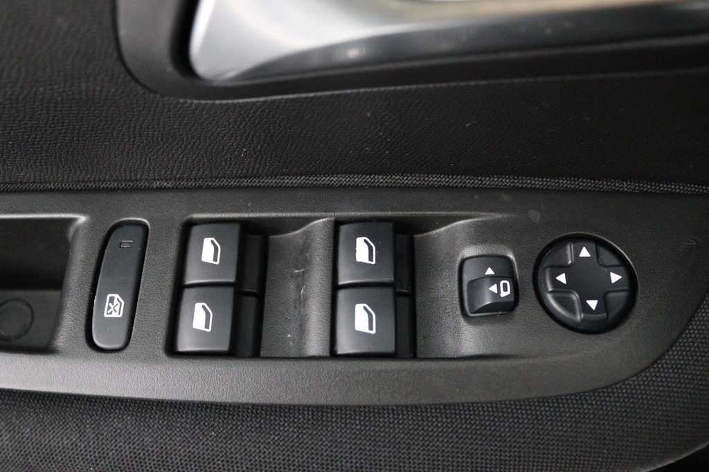 Peugeot 208 1.2 PureTech Blue Lease Active (PARKEERSENSOREN ACHTER, NAVIGATIE, BLUETOOTH, NL-AUTO, GOED ONDERHOUDEN) 46631550-5.jpg | Autocentrum Brabant Breda