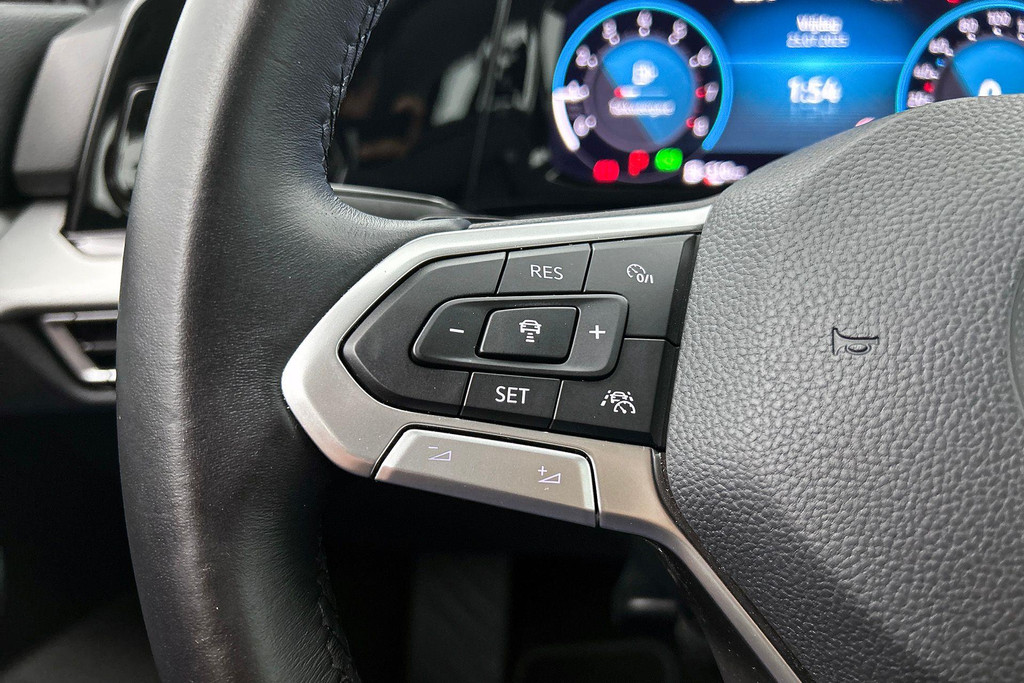 Volkswagen Golf 1.0 eTSI Comfortline Automaat (SFEERVERLICHTING, DIGITALE COCKPIT, CAMERA, CARPLAY, MASSAGE STOELEN, 1e EIGENAAR) 46689022-10.jpg | Autocentrum Brabant Breda