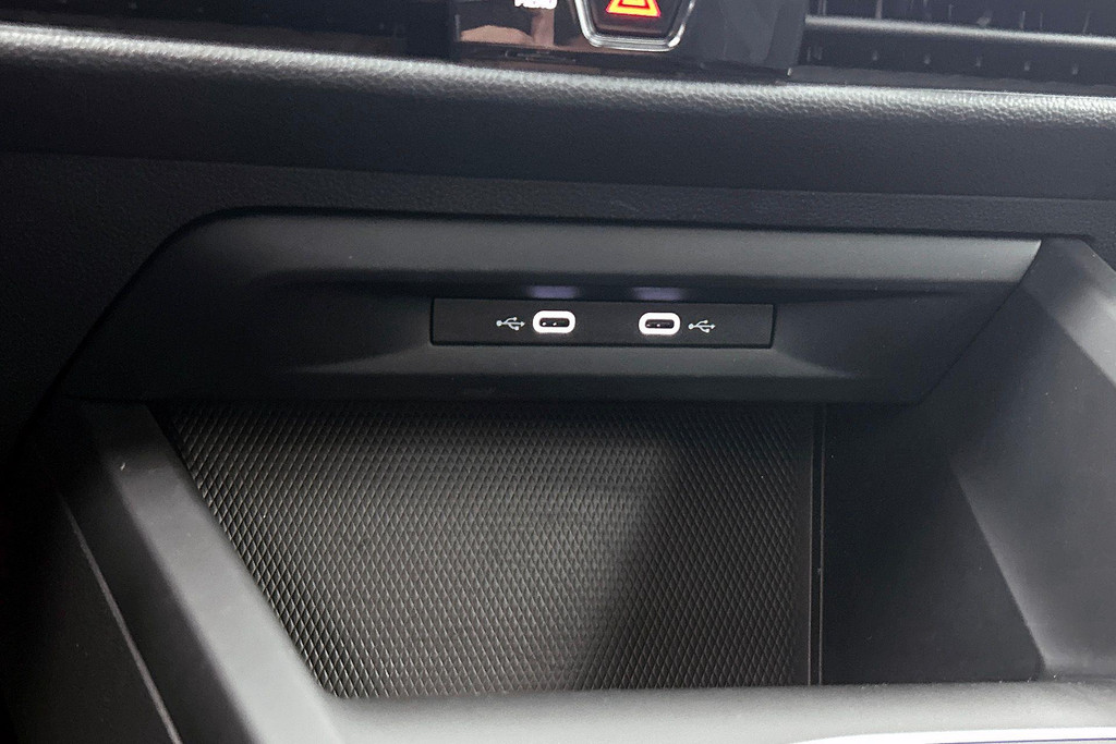 Volkswagen Golf 1.0 eTSI Comfortline Automaat (SFEERVERLICHTING, DIGITALE COCKPIT, CAMERA, CARPLAY, MASSAGE STOELEN, 1e EIGENAAR) 46689022-20.jpg | Autocentrum Brabant Breda