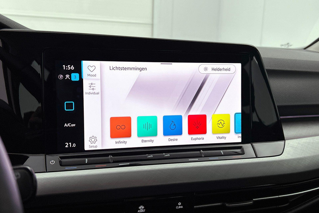 Volkswagen Golf 1.0 eTSI Comfortline Automaat (SFEERVERLICHTING, DIGITALE COCKPIT, CAMERA, CARPLAY, MASSAGE STOELEN, 1e EIGENAAR) 46689022-22.jpg | Autocentrum Brabant Breda