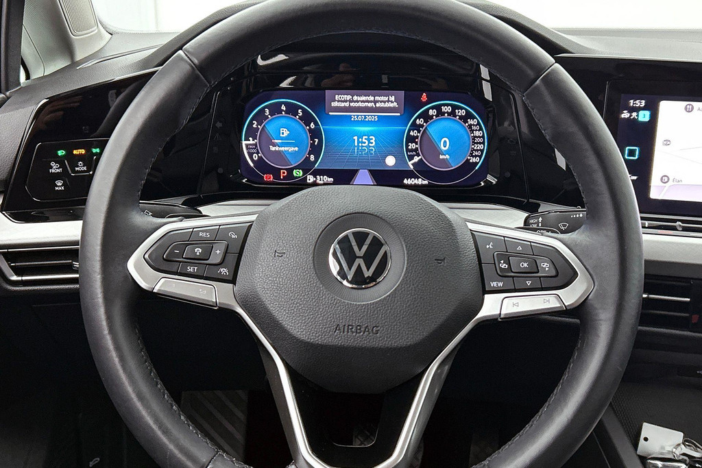 Volkswagen Golf 1.0 eTSI Comfortline Automaat (SFEERVERLICHTING, DIGITALE COCKPIT, CAMERA, CARPLAY, MASSAGE STOELEN, 1e EIGENAAR) 46689022-4.jpg | Autocentrum Brabant Breda