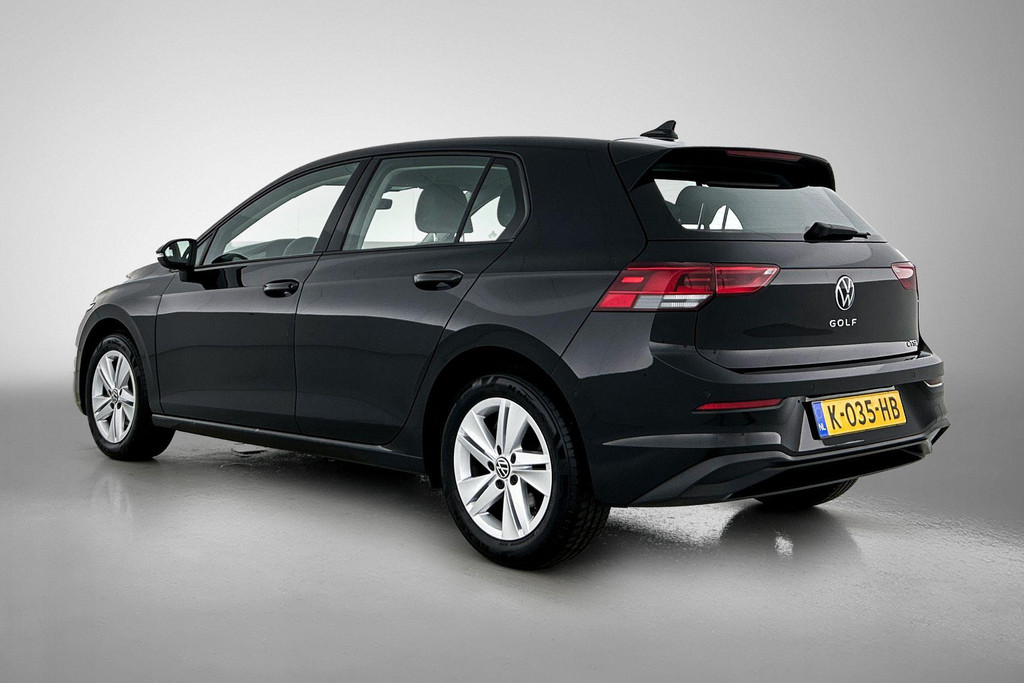 Volkswagen Golf 1.0 eTSI Comfortline Automaat (SFEERVERLICHTING, DIGITALE COCKPIT, CAMERA, CARPLAY, MASSAGE STOELEN, 1e EIGENAAR) 46689022-5.jpg | Autocentrum Brabant Breda