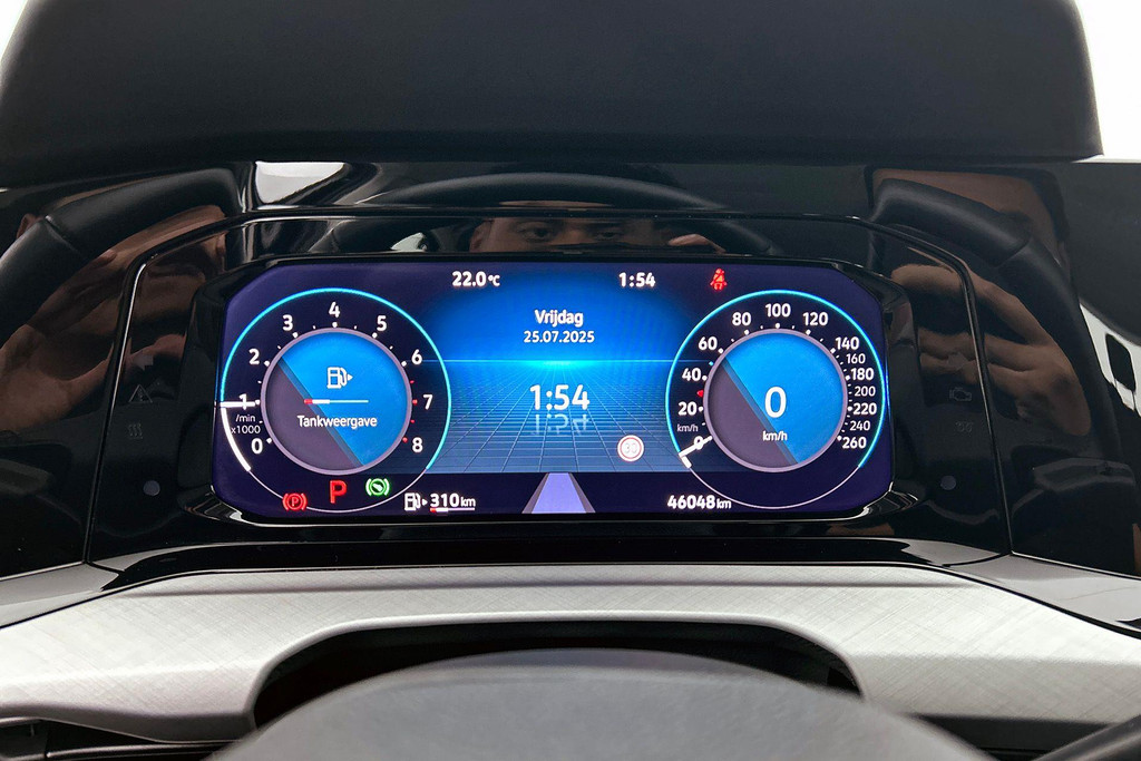 Volkswagen Golf 1.0 eTSI Comfortline Automaat (SFEERVERLICHTING, DIGITALE COCKPIT, CAMERA, CARPLAY, MASSAGE STOELEN, 1e EIGENAAR) 46689022-6.jpg | Autocentrum Brabant Breda