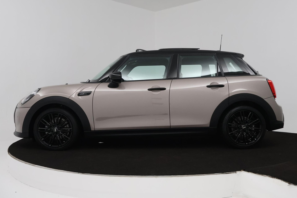 MINI Mini 1.5 Cooper Camden Plus Edition (PANORAMADAK, ACHTERUITRIJCAMERA, HEAD-UP, H&K AUDIO, SFEERVERLICHTING, STOELVERWARMING) 46723122-1.jpg | Autocentrum Brabant Breda