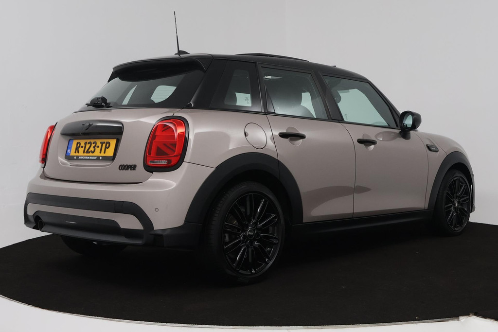 MINI Mini 1.5 Cooper Camden Plus Edition (PANORAMADAK, ACHTERUITRIJCAMERA, HEAD-UP, H&K AUDIO, SFEERVERLICHTING, STOELVERWARMING) 46723122-10.jpg | Autocentrum Brabant Breda
