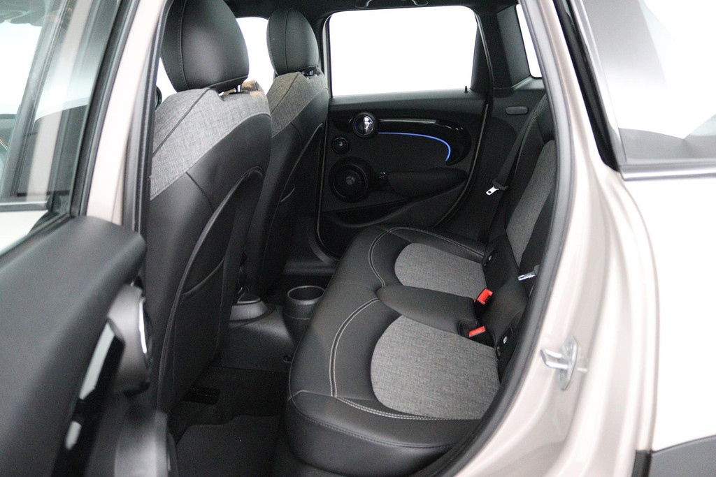 MINI Mini 1.5 Cooper Camden Plus Edition (PANORAMADAK, ACHTERUITRIJCAMERA, HEAD-UP, H&K AUDIO, SFEERVERLICHTING, STOELVERWARMING) 46723122-11.jpg | Autocentrum Brabant Breda