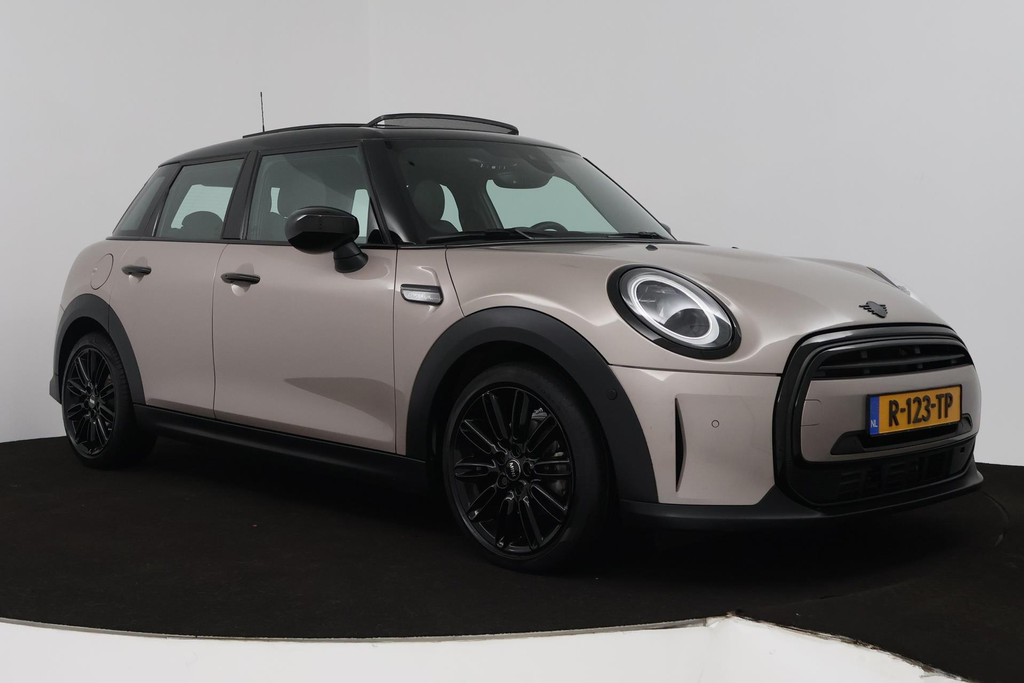 MINI Mini 1.5 Cooper Camden Plus Edition (PANORAMADAK, ACHTERUITRIJCAMERA, HEAD-UP, H&K AUDIO, SFEERVERLICHTING, STOELVERWARMING) 46723122-20.jpg | Autocentrum Brabant Breda
