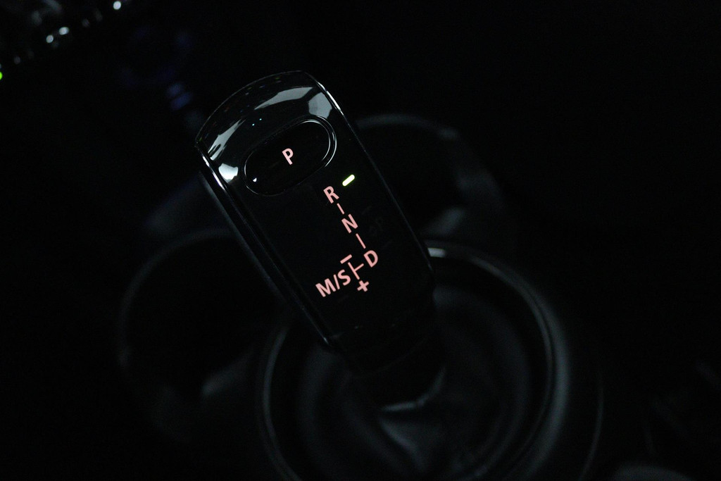 MINI Mini 1.5 Cooper Camden Plus Edition (PANORAMADAK, ACHTERUITRIJCAMERA, HEAD-UP, H&K AUDIO, SFEERVERLICHTING, STOELVERWARMING) 46723122-21.jpg | Autocentrum Brabant Breda