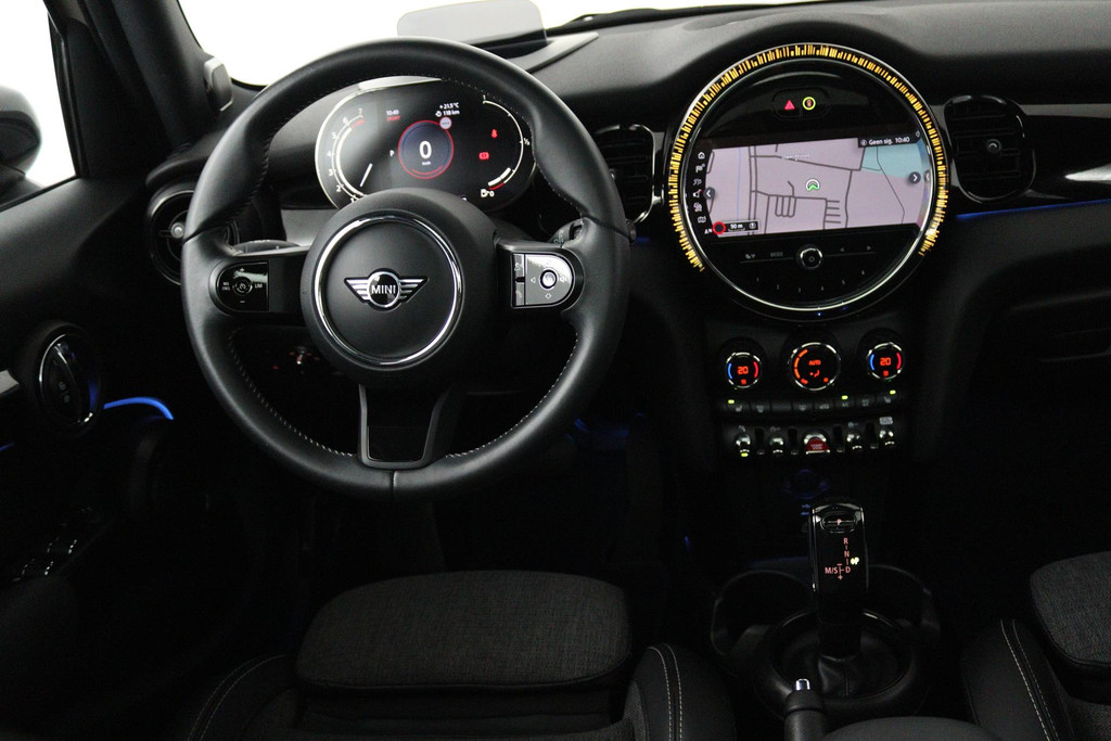 MINI Mini 1.5 Cooper Camden Plus Edition (PANORAMADAK, ACHTERUITRIJCAMERA, HEAD-UP, H&K AUDIO, SFEERVERLICHTING, STOELVERWARMING) 46723122-3.jpg | Autocentrum Brabant Breda