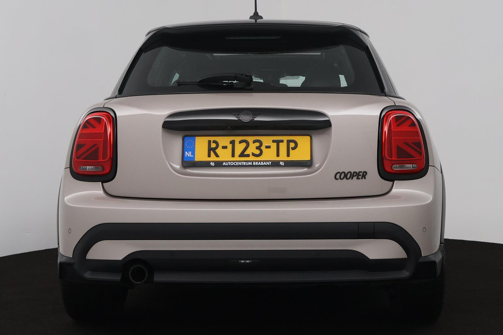 MINI Mini 1.5 Cooper Camden Plus Edition (PANORAMADAK, ACHTERUITRIJCAMERA, HEAD-UP, H&K AUDIO, SFEERVERLICHTING, STOELVERWARMING) 46723122-6.jpg | Autocentrum Brabant Breda
