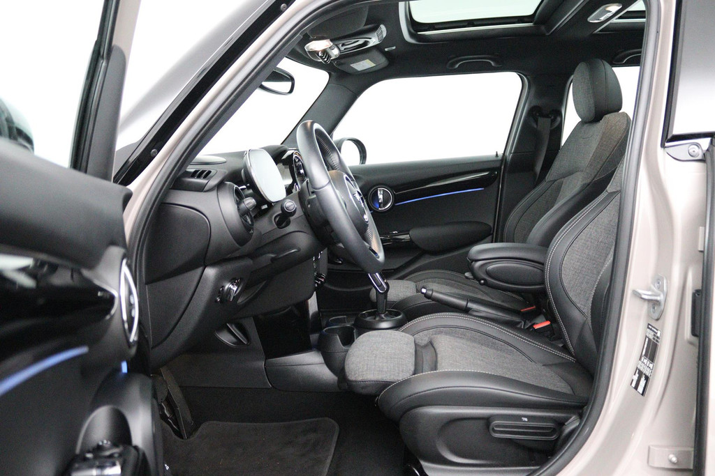 MINI Mini 1.5 Cooper Camden Plus Edition (PANORAMADAK, ACHTERUITRIJCAMERA, HEAD-UP, H&K AUDIO, SFEERVERLICHTING, STOELVERWARMING) 46723122-9.jpg | Autocentrum Brabant Breda