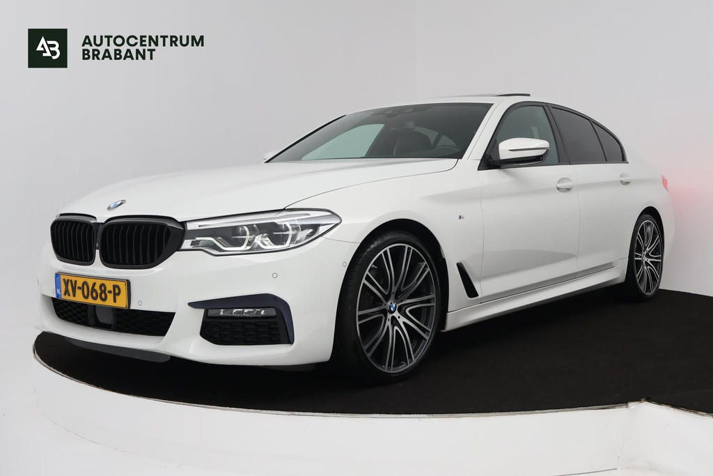 BMW 5 Serie 520i High Executive (PANORAMADAK, H&K, CAMERA, TREKHAAK, STOEL/STUUR VERWARMING, ELEKTR STOELEN, HEAD-UP, NL-AUTO) 47018178-0.jpg | Autocentrum Brabant Breda