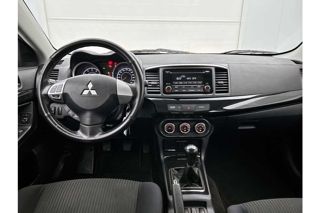 Mitsubishi Lancer Sportback 1.6 Limited Edition(NL-auto, Zeer goed OnderH, Parkeersensoren, Etc) 47367518-1.jpg | Autocentrum Brabant Breda